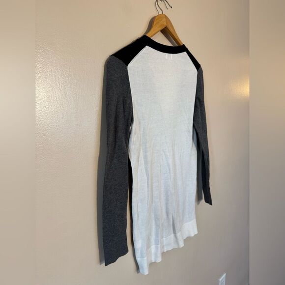 Neutral Tricolor Crown & Ivy V-Neck Cardigan Size S EUC - Picture 4 of 5